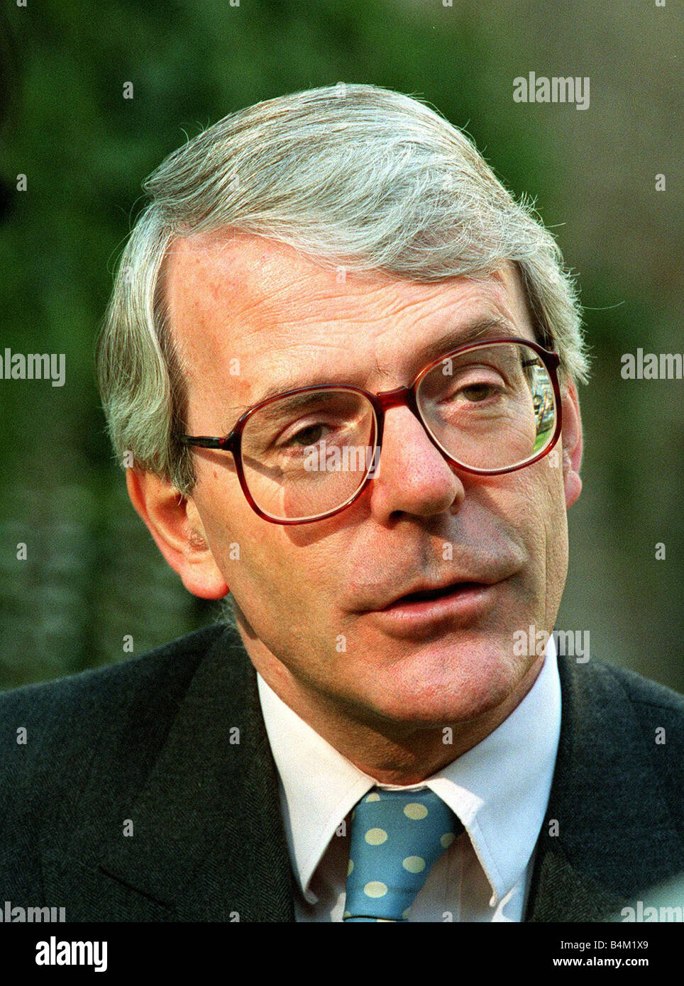 John Major Primo Ministro conservatore dopo rivolgendosi ai giornalisti nel giardino del numero 10 di Downing Street quando ha annunciato le sue dimissioni da leader del Partito Tory e invitare i membri a lui la sfida per la leadership Foto Stock