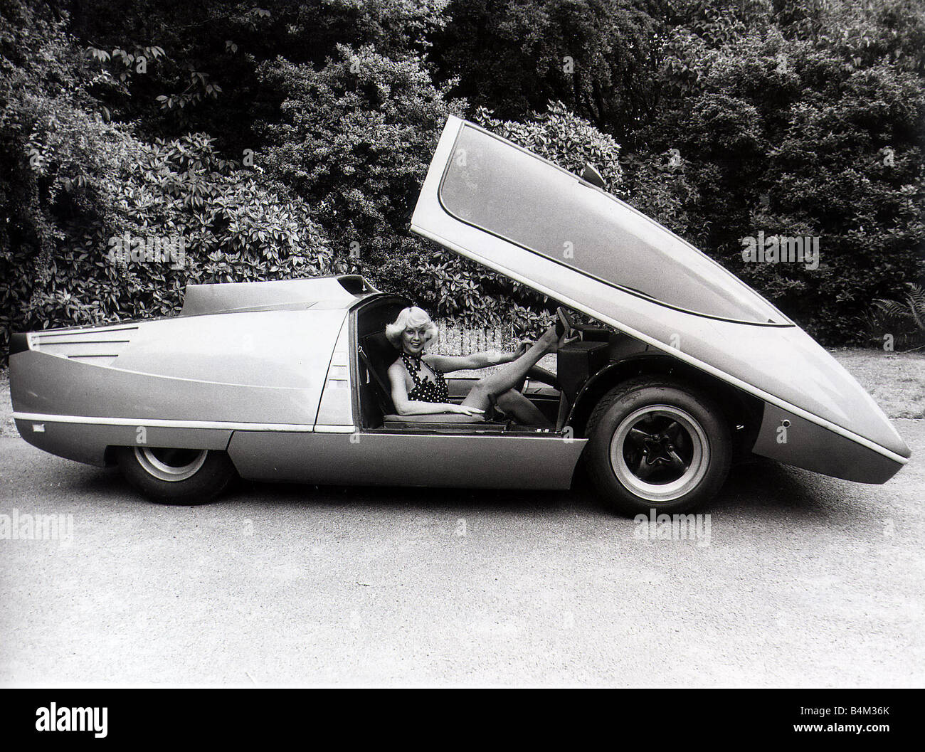 Ikenga Auto sportiva progettata e costruita da David Gittens la vettura ha una velocità superiore di 162 mph è alimentato da un 6 litri V8 americana su strada motore al tetto è solo 3ft 2nel corpo è fatto di fibra di vetro e la parte anteriore si solleva per accedere Foto Stock