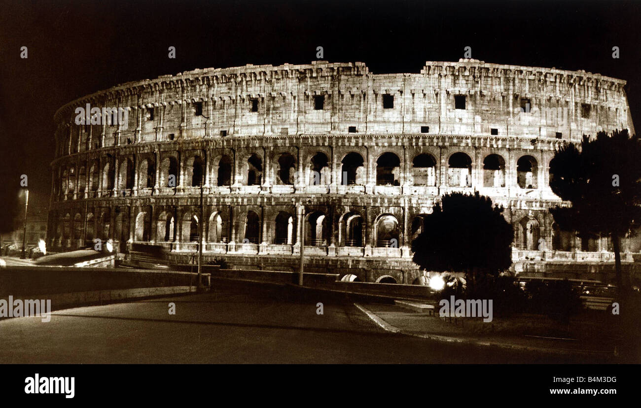 Itay Roma Giugno 1962 Il Colosseo Roma s simbolo più riconoscibile e uno dei suoi più famosi punti di riferimento Foto Stock
