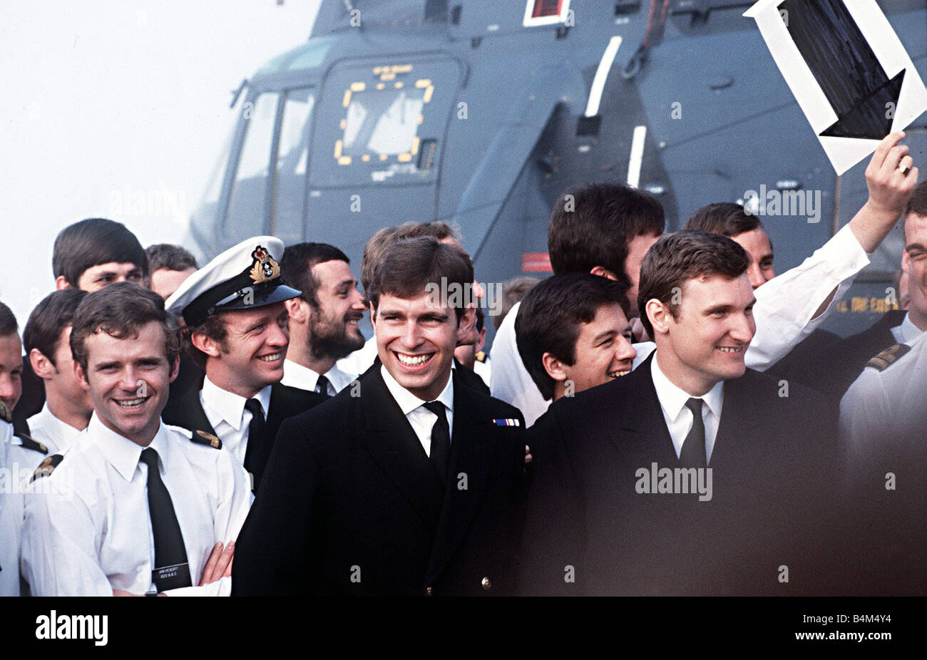 Il principe Andréj sul dispositivo HMS Invincible torna a casa 1982 dopo la guerra delle Falklands servizio Foto Stock