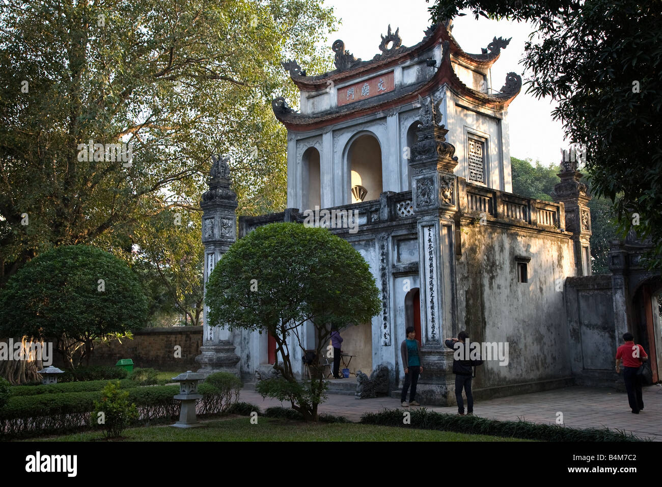 Una vista del Tempio della Letteratura ad Hanoi. Questo è il Vietnam prima e più antica università Foto Stock