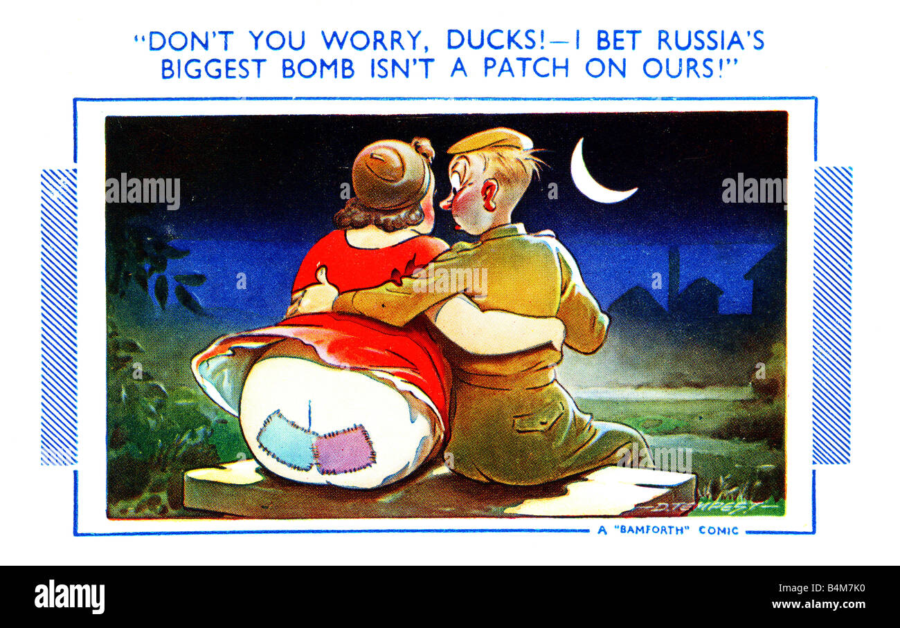 Bamforth comico britannico utilizzato da cartolina 1952 con la guerra fredda da Douglas tempesta. Per solo uso editoriale Foto Stock