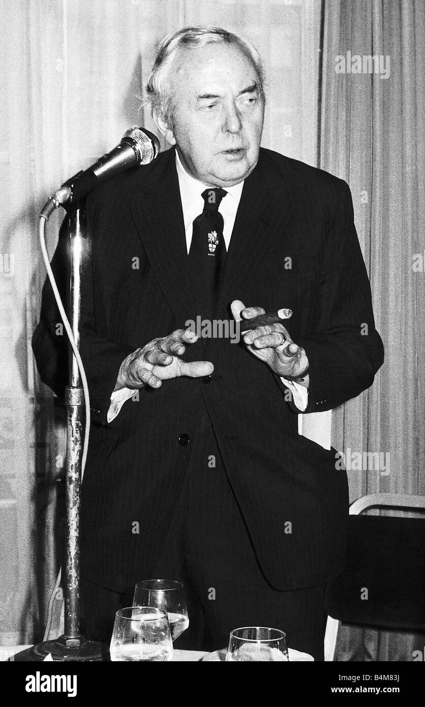 Harold Wilson manodopera ex primo ministro della Gran Bretagna ad un pranzo informale tenutasi presso il Cafe Royal per le celebrità della corporazione di Gran Bretagna 1979 Foto Stock