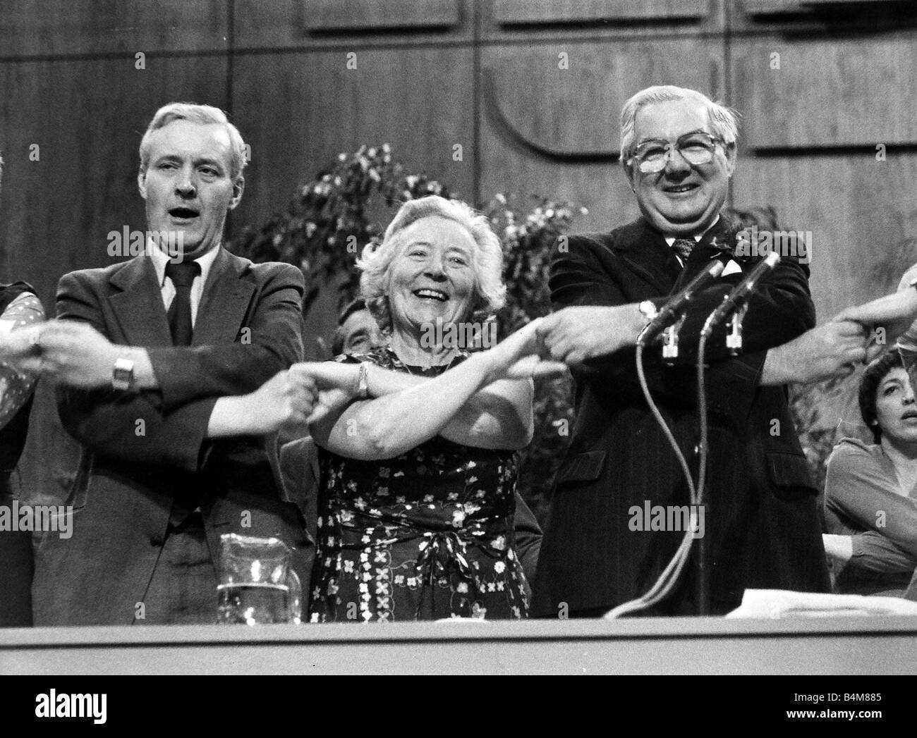 James Callaghan ex Primo Ministro con Tony Benn e Lena Jeger in Brighton alla fine del partito laburista Conferenza in 1979 Foto Stock