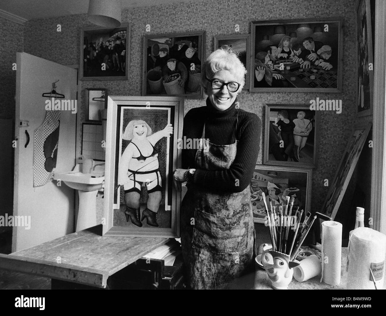 Beryl Cook artista nel suo home studio 1979 Foto Stock