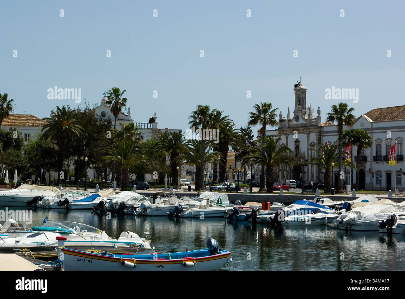 Marina e la città, Faro, Portogallo Foto Stock