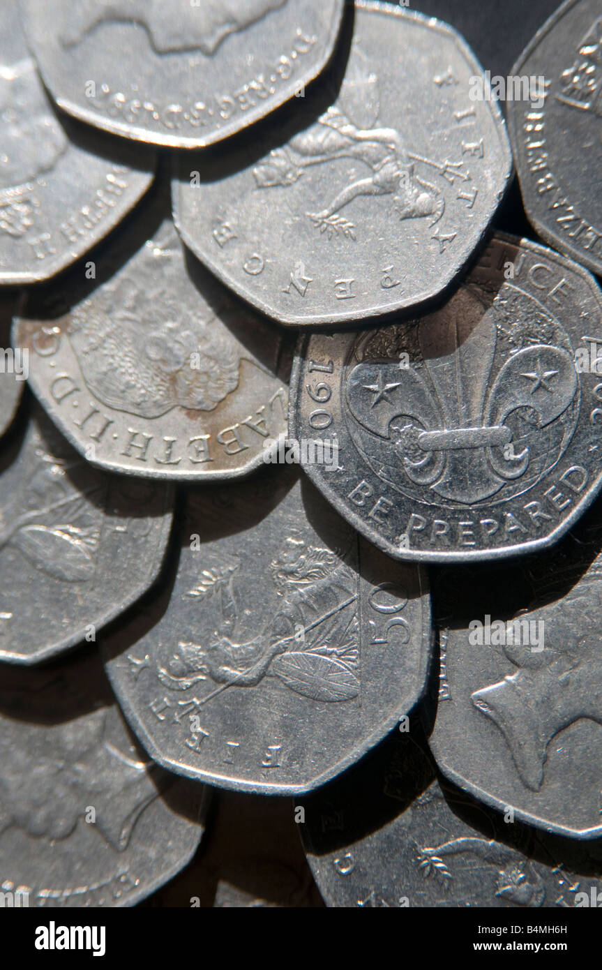 Monete del Regno Unito 50 pence pezzi 50p valuta britannica Foto Stock