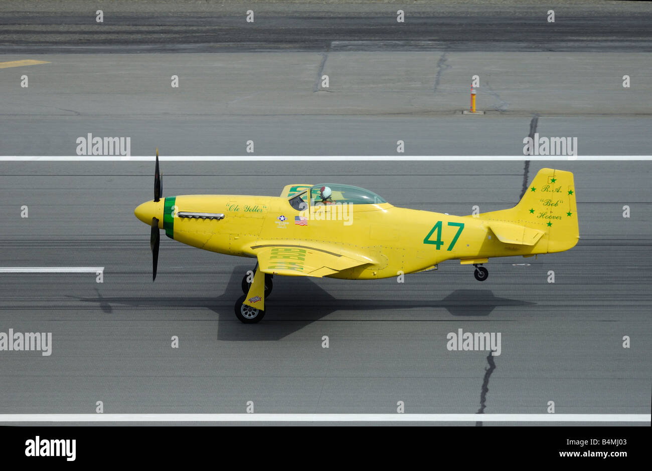 P-51 D Mustang 'Old Yeller' modificata per Reno air gare (pilota Giovanni Bagley) - Arctic Thunder airshow 2008 - Anchorage - Alaska - Foto Stock
