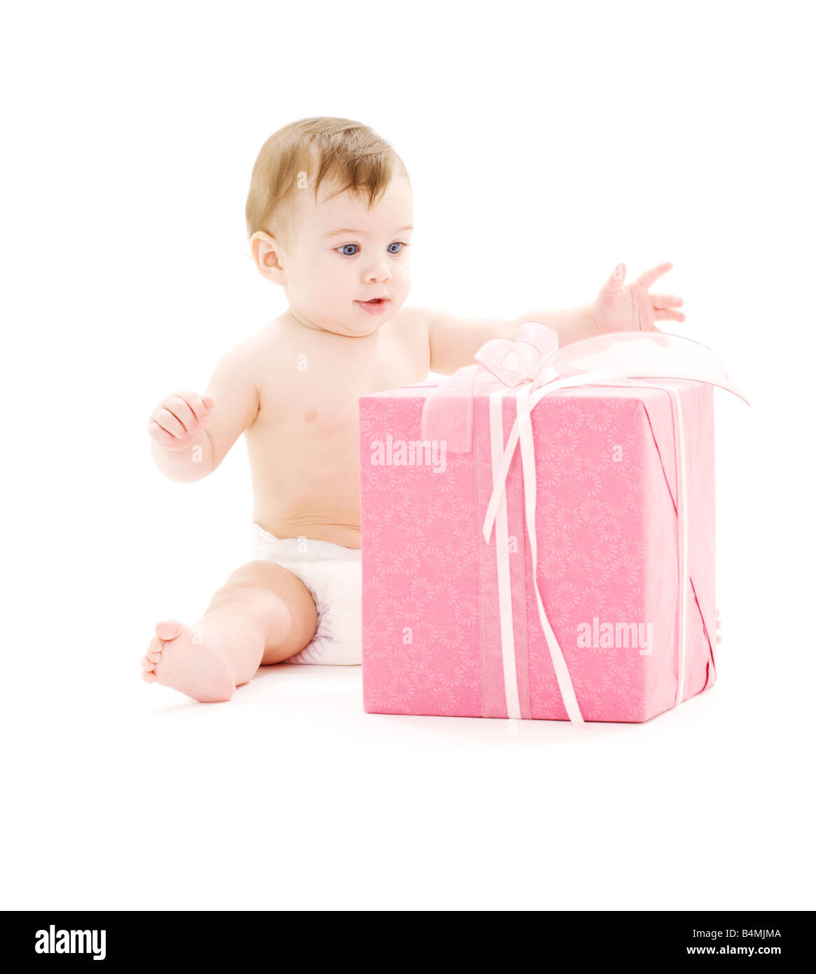 Immagine del bambino nel pannolino con grande confezione regalo Foto Stock