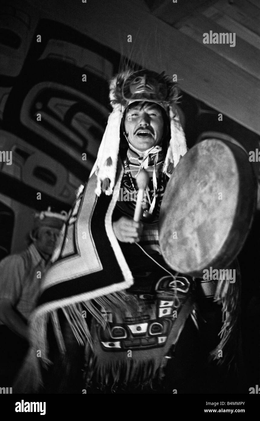 Costa Northwest Indian ballare e cantare Foto Stock