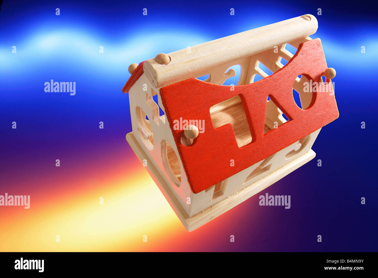 House-Shaped in legno Toy Box Foto Stock
