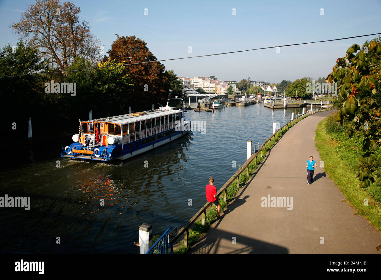 Il fiume Tamigi a Teddington Lock, Teddington, Londra Foto Stock