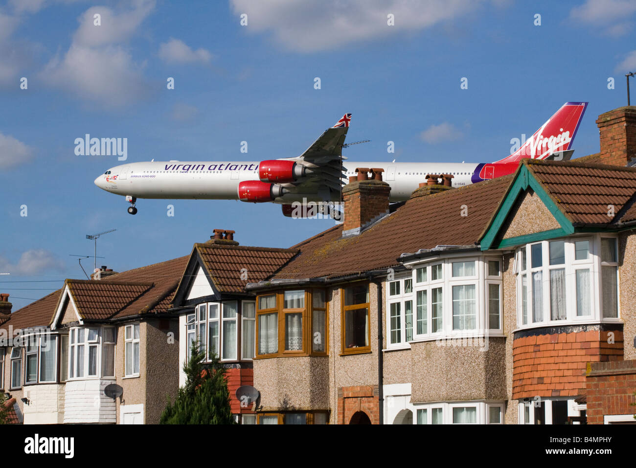 Virgin Atlantic Airbus atterraggio aereo all'aeroporto di Londra. (40) Foto Stock