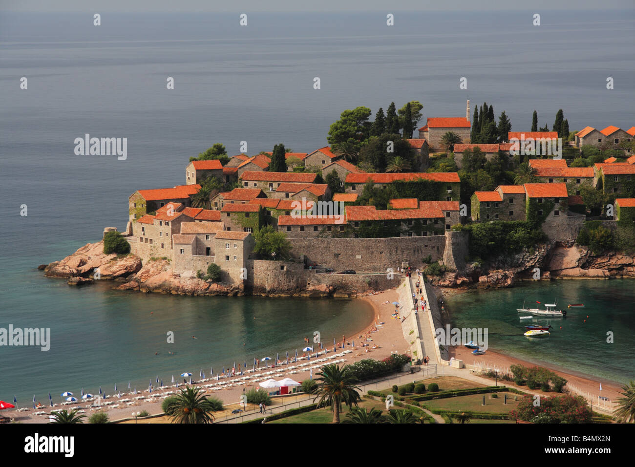 Isola di Sveti Stefan convertito in hotel di lusso, Montenegro Foto Stock