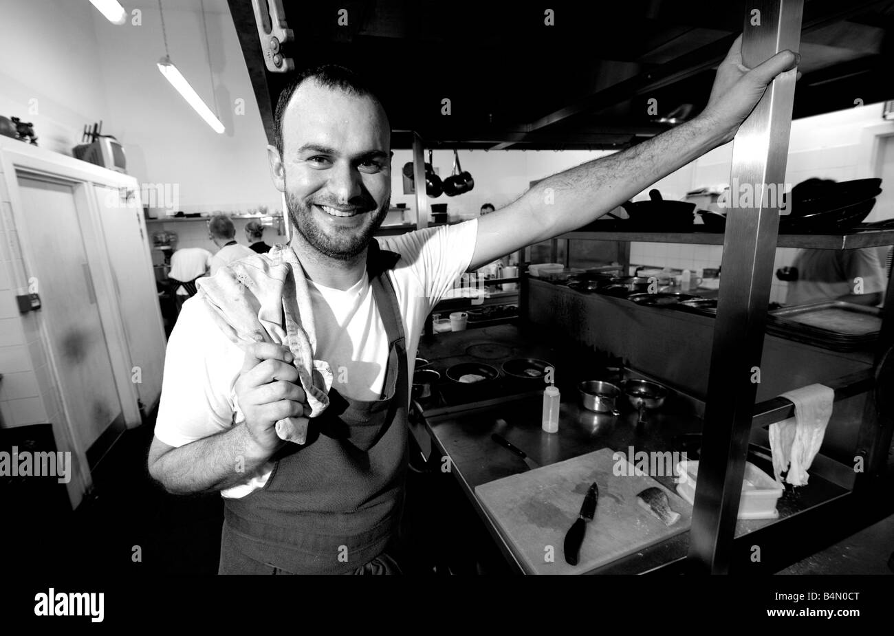 Purnell's Restaurant in Cornwall Street Birmingham Glynn Purnell prende una pausa nella sua cucina Foto Stock