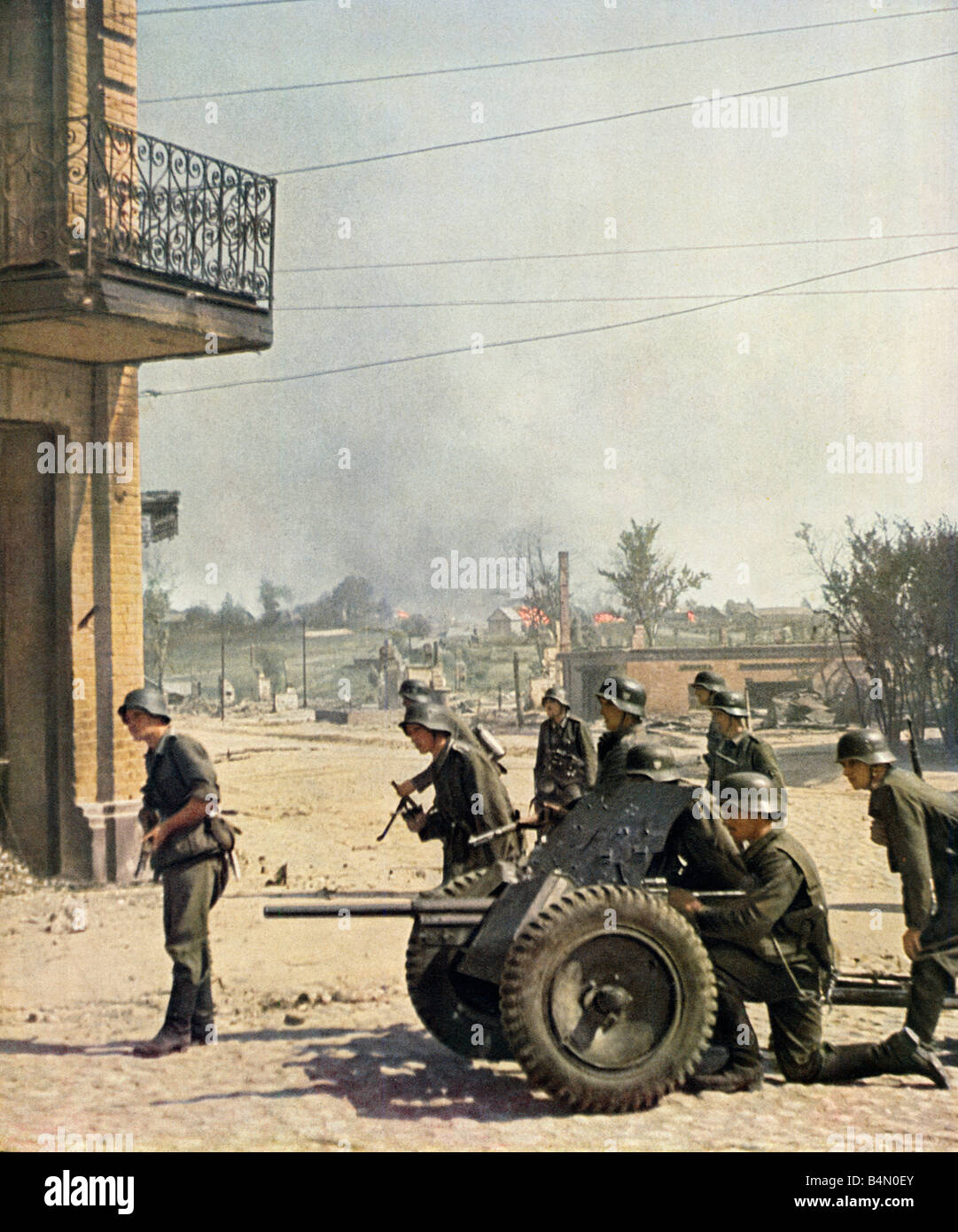Strada della Wehrmacht tedesca di clearing Panzerjager fissare un crocevia sul Fronte Orientale in WW II inizio nella campagna di Russia Foto Stock