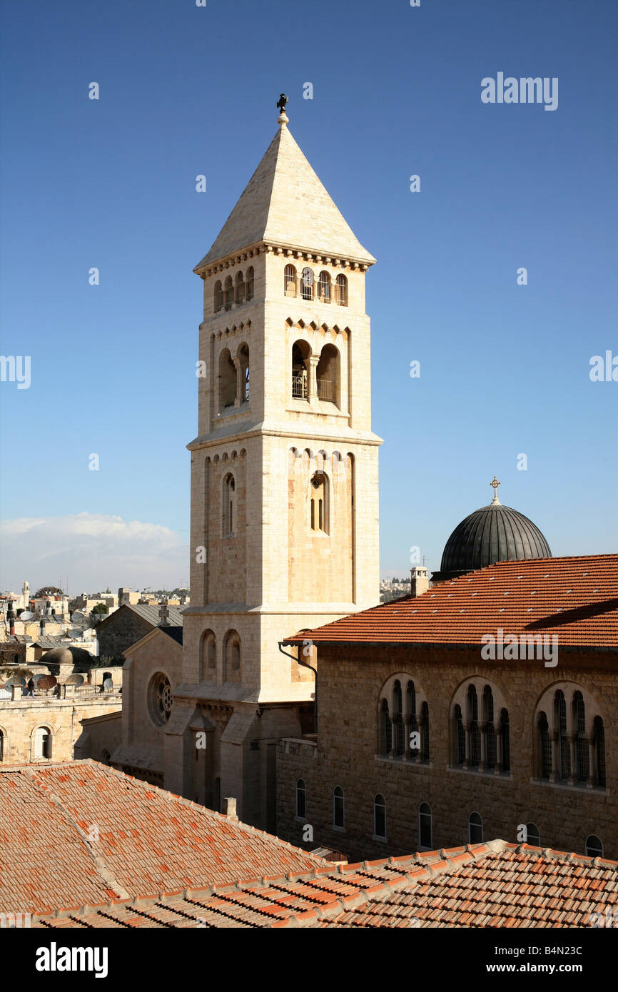 Una chiesa e una moschea nella città vecchia di Gerusalemme Foto Stock