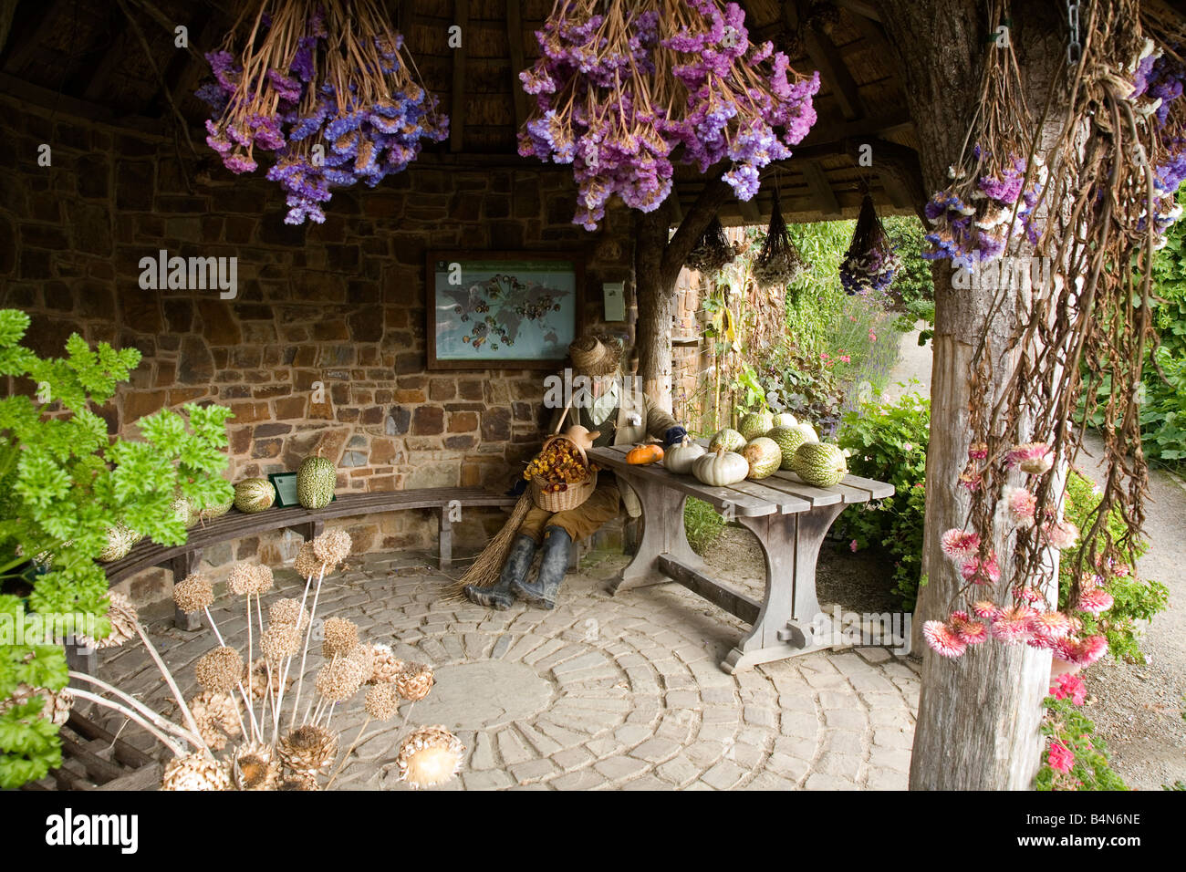 RHS Rosemoor Torrington Devon garden display del fumetto giardiniere fittizia Foto Stock