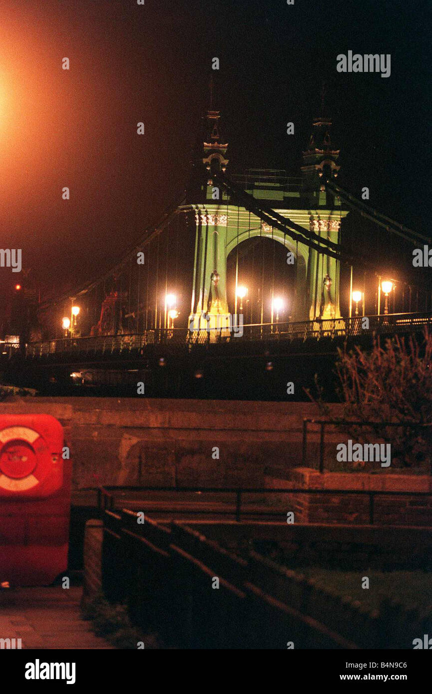 Hammersmith Bridge è uno dei ponti che attraversano il fiume Tamigi Foto Stock