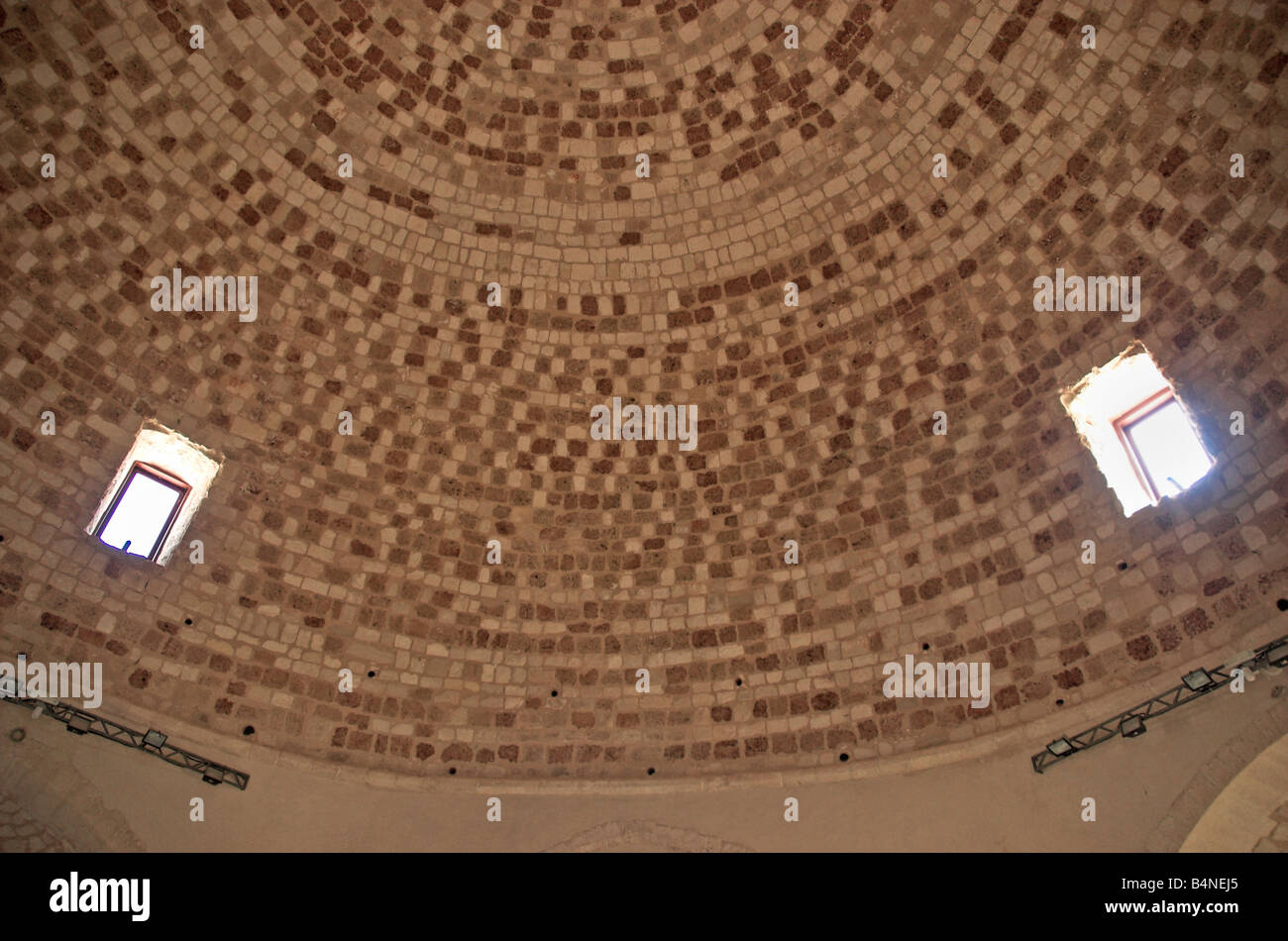 La cupola della moschea con due piccole finestre di Sultan Ibrahim dentro la fortezza veneziana a Rethymnon Creta Grecia settembre 20008 Foto Stock