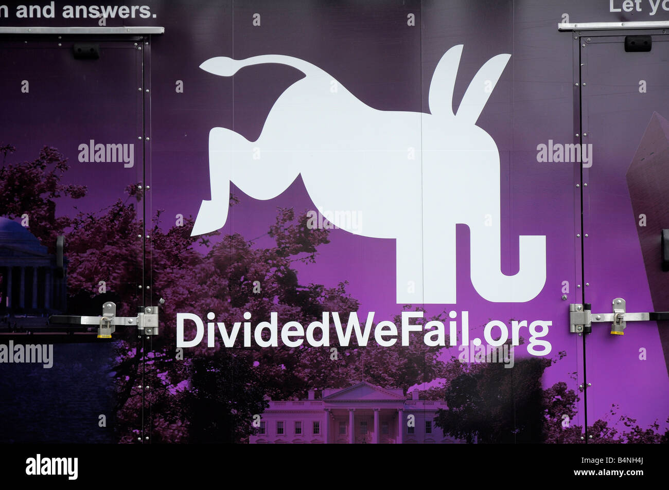 AARP American Association of Retired Persons carro politico parcheggiato nel ristorante parcheggio Gainesville Florida Foto Stock