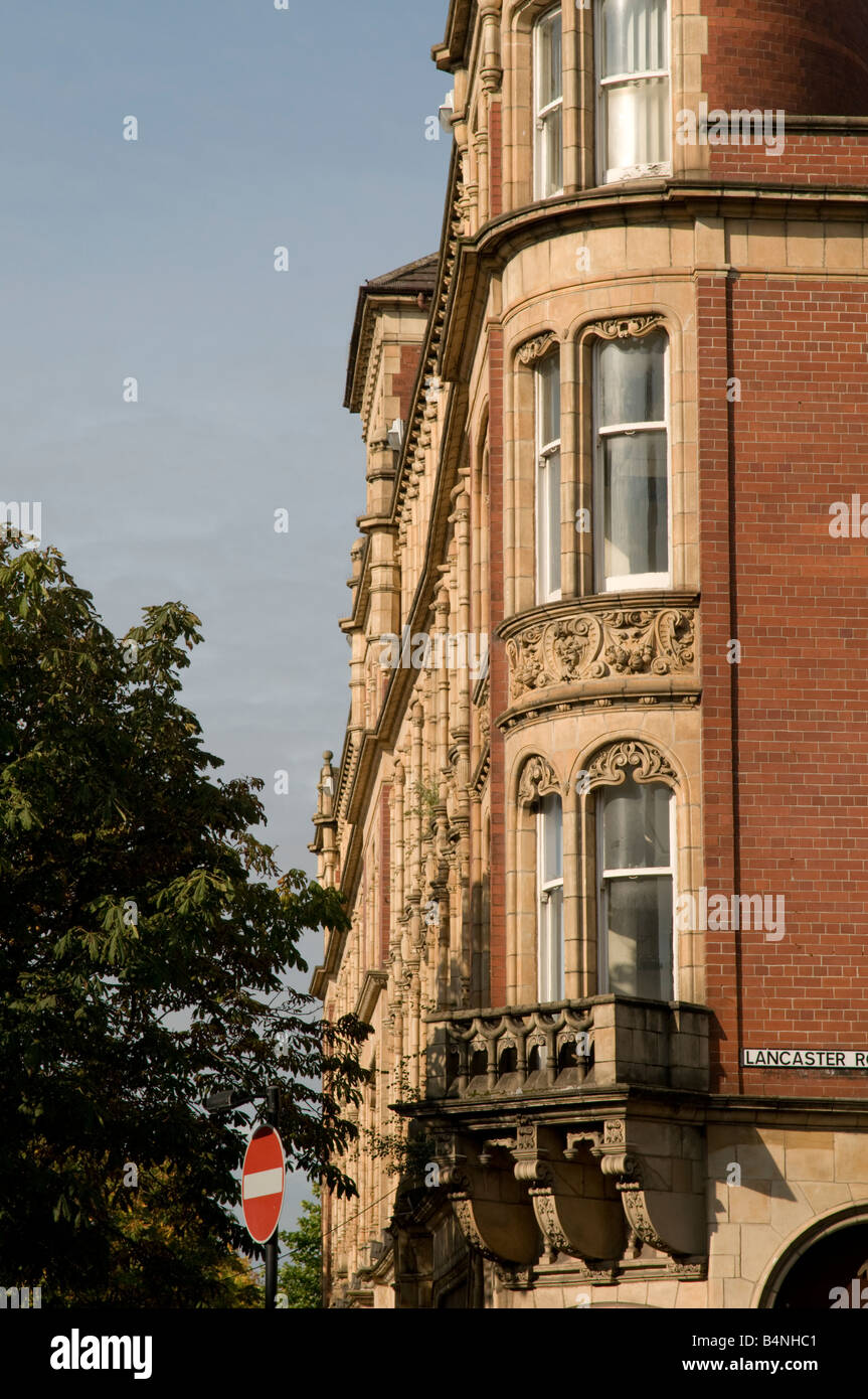 Ornati in cotto in stile vittoriano e la facciata in mattoni a vista su Miller House Preston city centre Lancashire England Regno Unito Foto Stock
