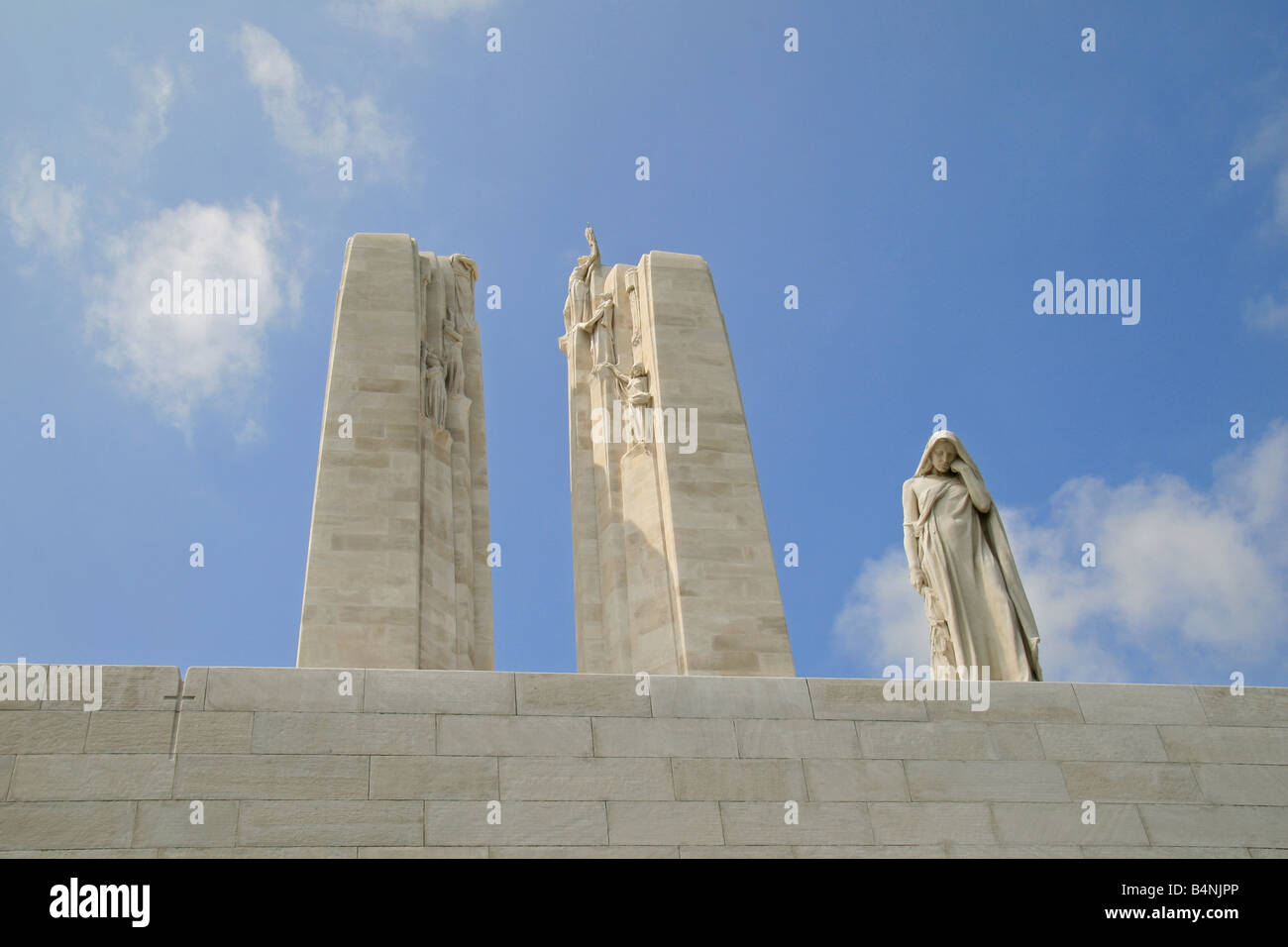 La centrale di tralicci & Madre Canada statua, Canadian Guerra Mondiale una Memorial, Vimy Ridge National Historic Site of Canada, Francia. Foto Stock