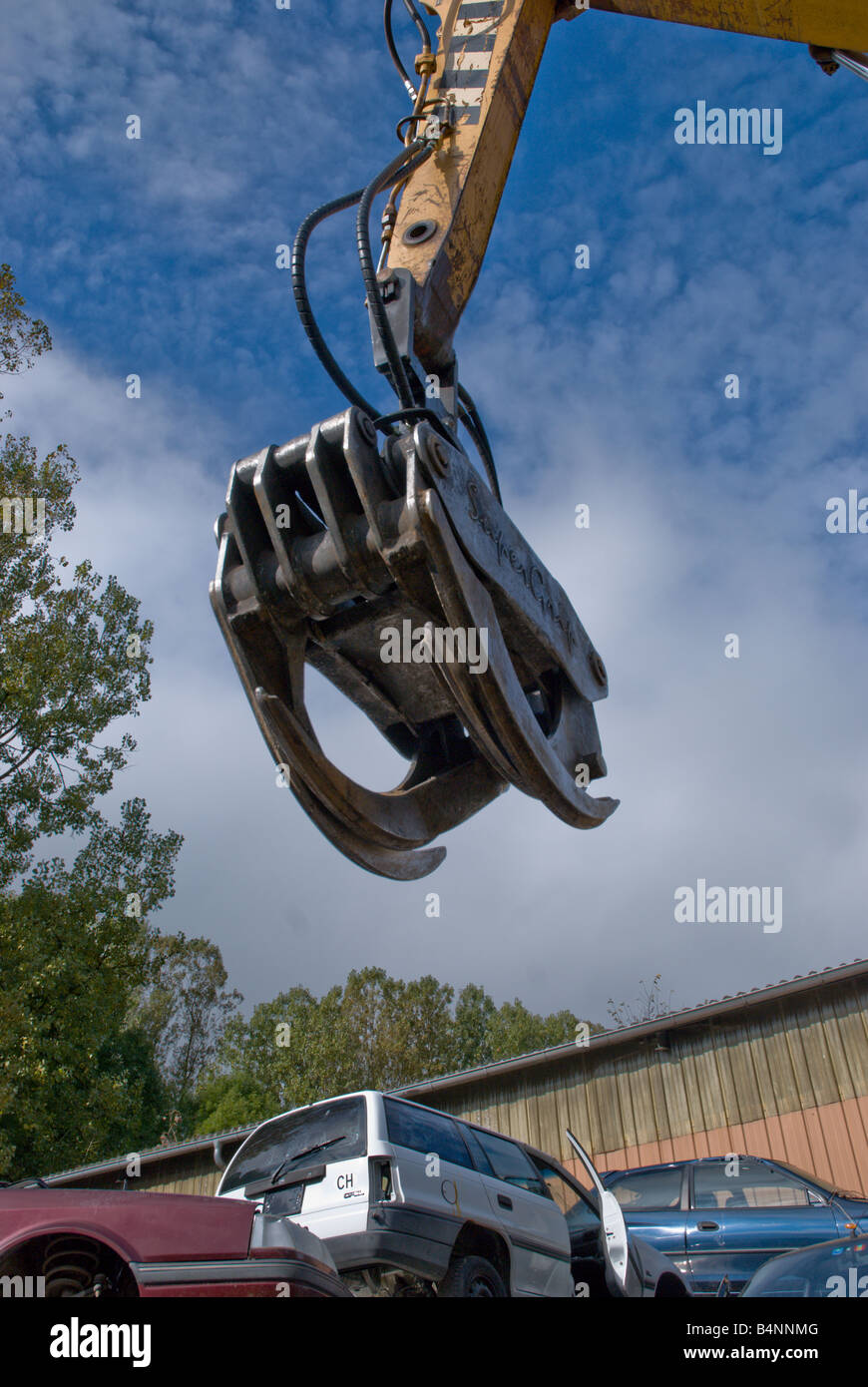 Junkyard : Super Grip mano meccanica utilizzata per afferrare ahold di vetture di posta indesiderata Foto Stock