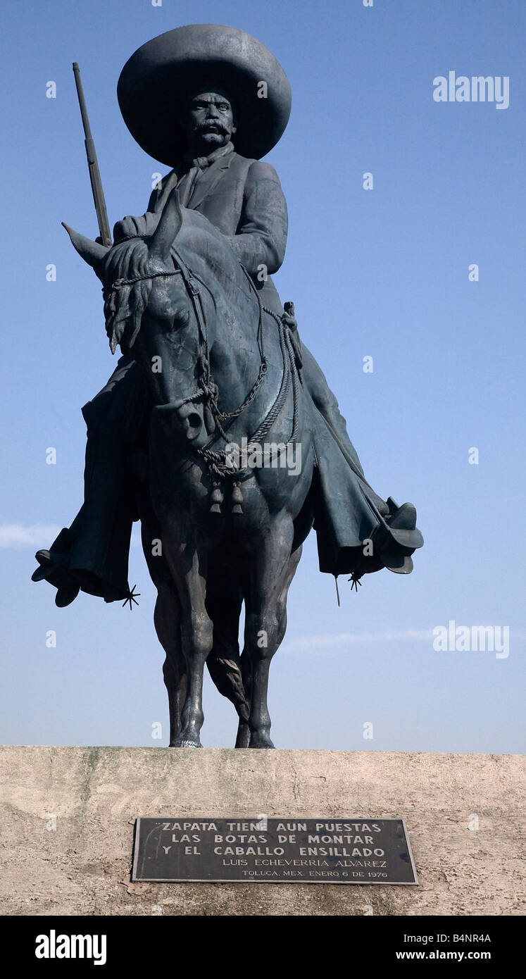 Enorme Statua di Emiliano Zapata eroe rivoluzionario a cavallo Toluca Messico Foto Stock Enorme Statua di Emiliano Zapata eroe rivoluzionario a cavallo Toluca Messico Foto Stock