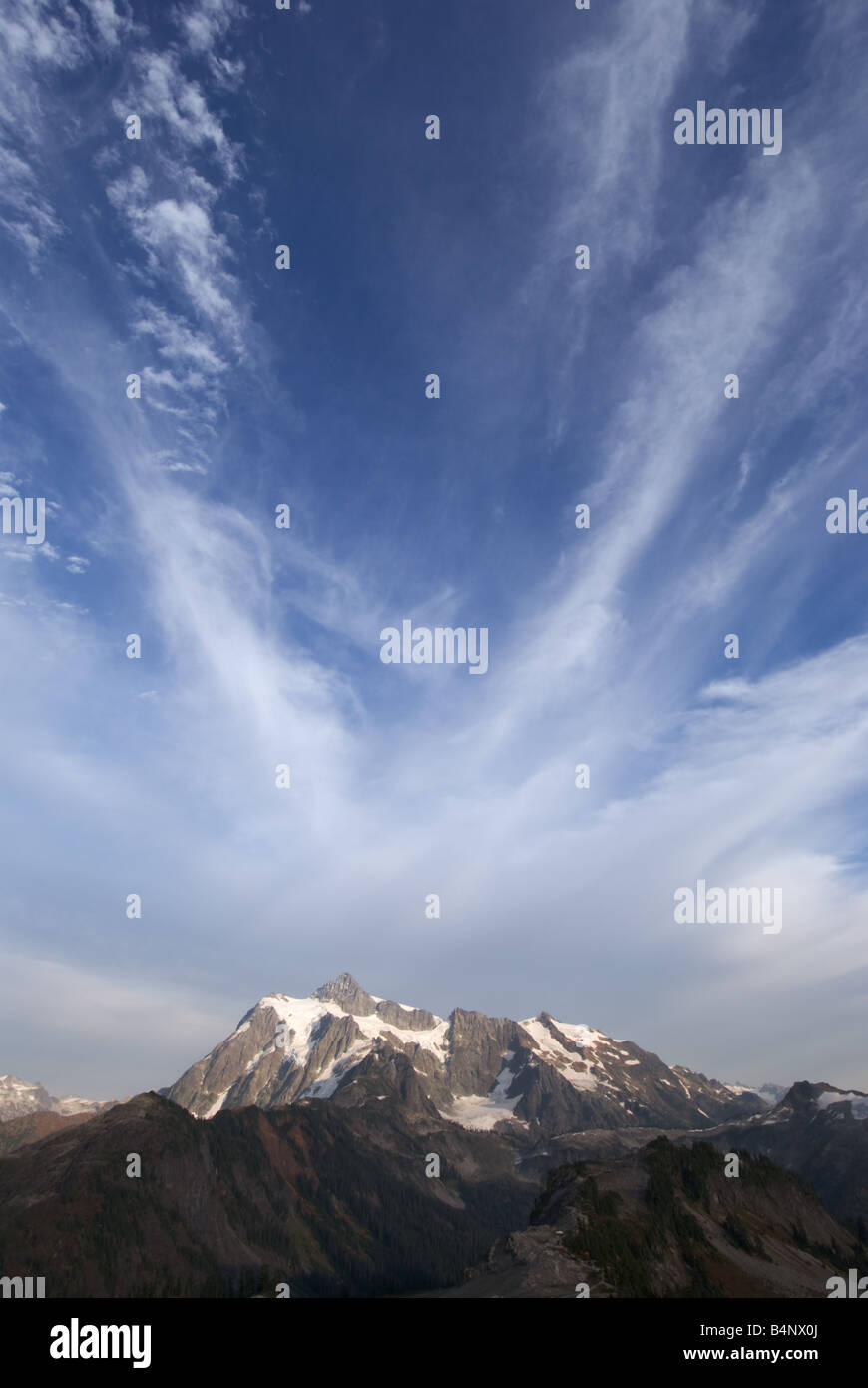 Mt. Shuksan come si vede dalla tabella il sentiero di montagna nel Mt. Baker-Snoqualmie National Forest. Foto Stock