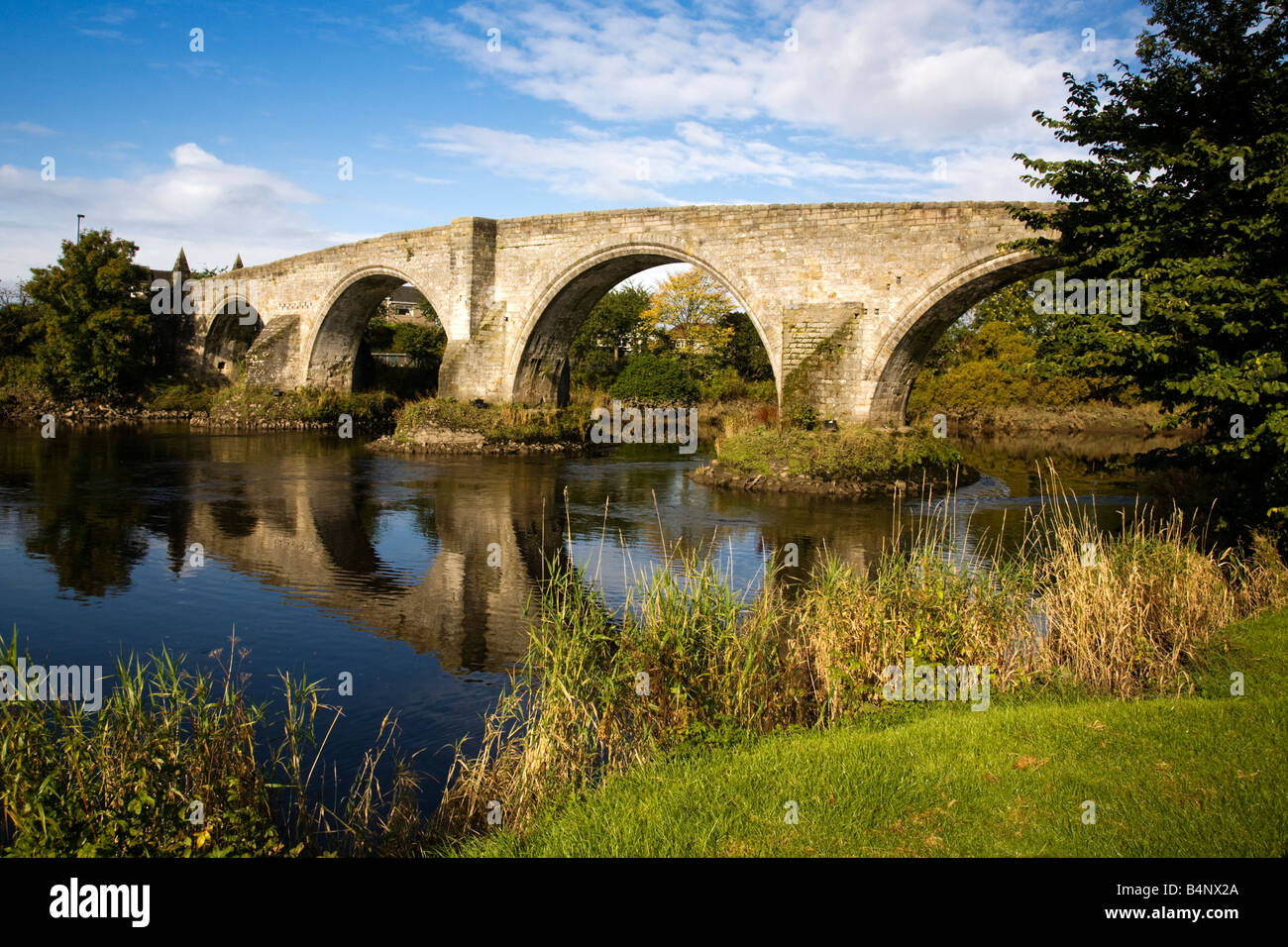 Storica Stirling ponte che attraversa il fiume Forth, città di Stirling, in Scozia. Foto Stock