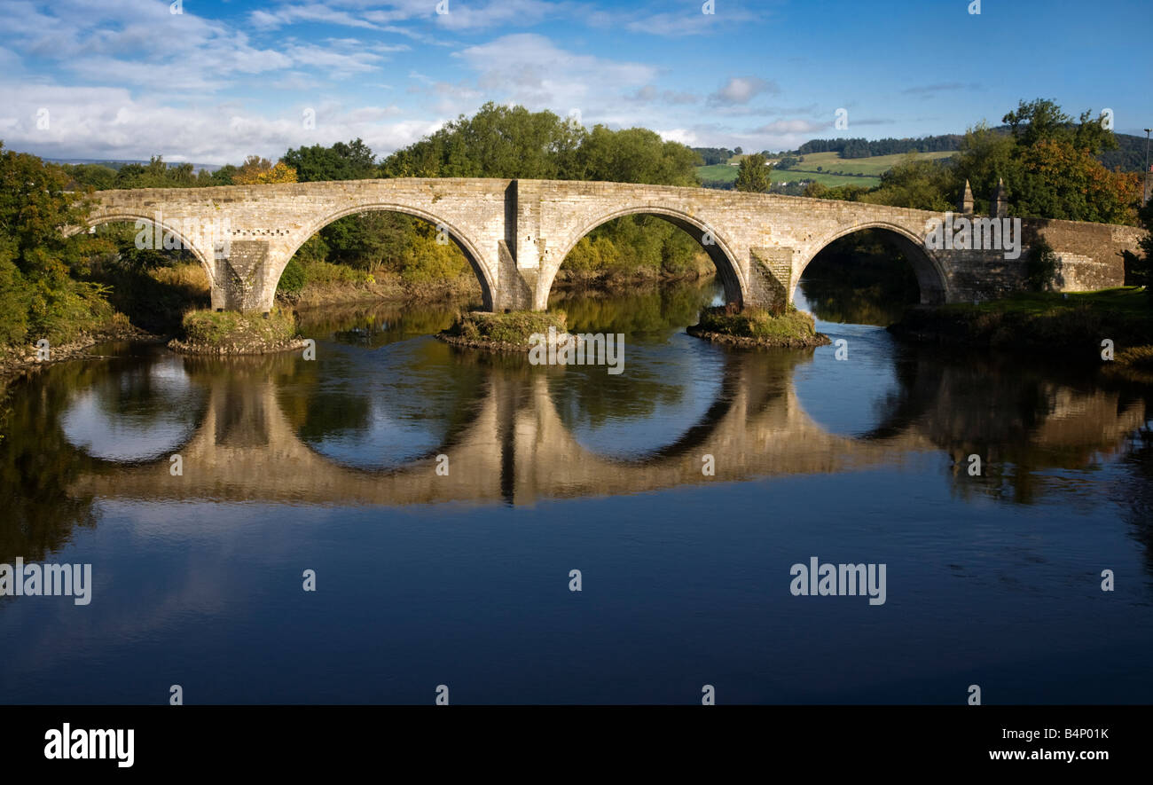 Storica Stirling ponte che attraversa il fiume Forth, città di Stirling, in Scozia. Foto Stock