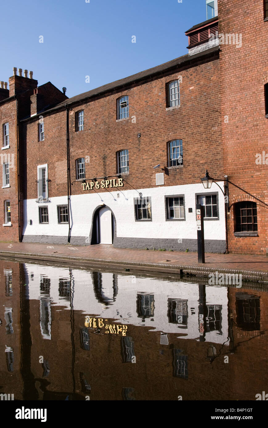 "Tocca & spile' public house in 'Gas Street Basin' accanto al canale Foto Stock