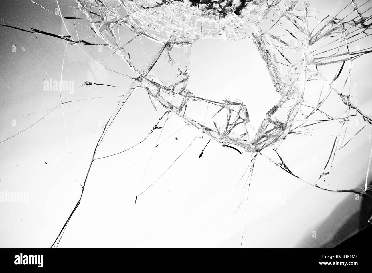 Il vetro rotto in chiaro in bianco e nero il tono Foto Stock