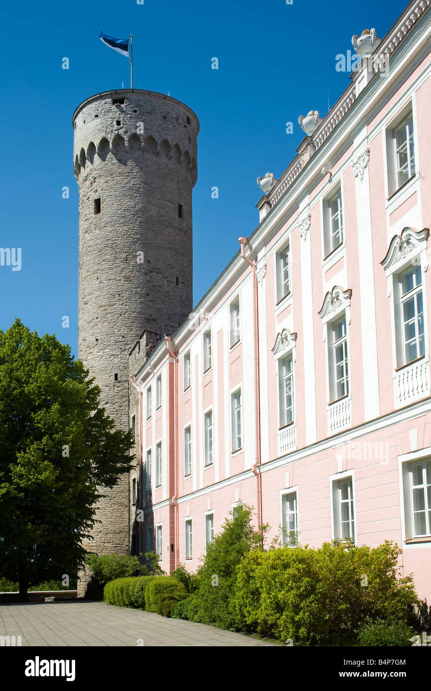 Il Parlamento dell'Estonia, il Castello di Toompea e Tall Hermann tower, la collina di Toompea, Tallinn, Estonia Foto Stock