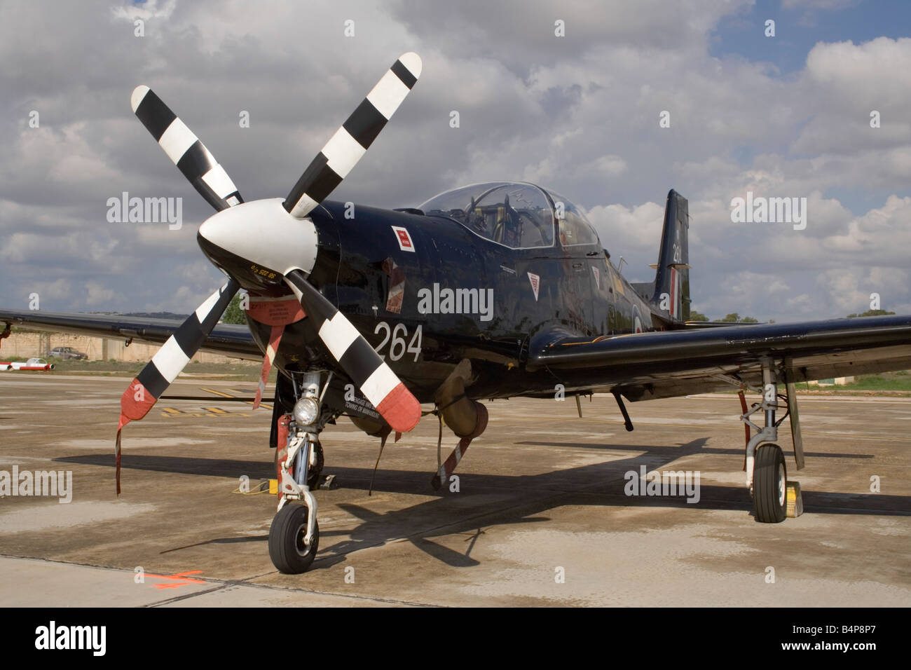Royal Air Force Shorts Tucano T1 aereo militare da allenamento. Vista frontale in primo piano con enfasi sull'elica. Foto Stock