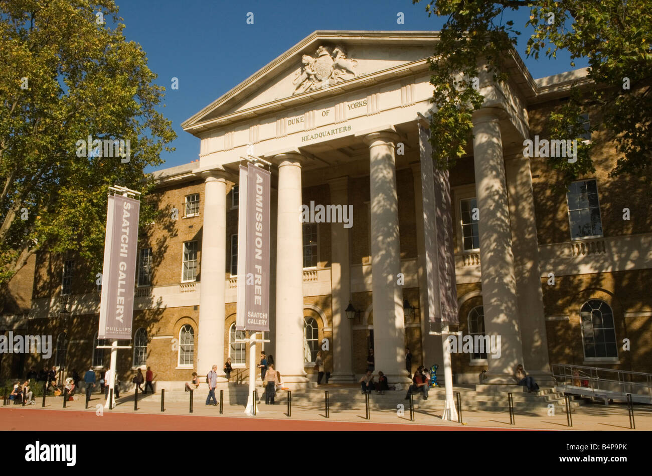 Galleria Saatchi. Il vecchio quartier generale del Duca di York in Piazza Duca di York, Chelsea Londra UK. La rivoluzione continua New Art dalla Cina 2008 OMERO S. Foto Stock