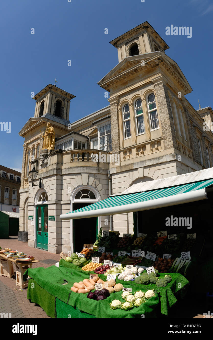 Casa mercato e bancarelle del mercato Kingston upon Thames Foto Stock
