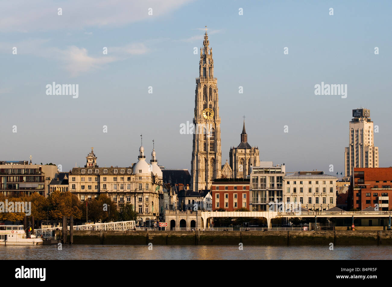 Skyline di Anversa Foto Stock