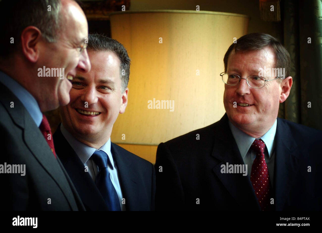 Il Ministro Jack McConnell incontra il Primo ministro David Trimble Giugno 2002 e vice primo ministro N Irlanda Paolo Durkin Foto Stock