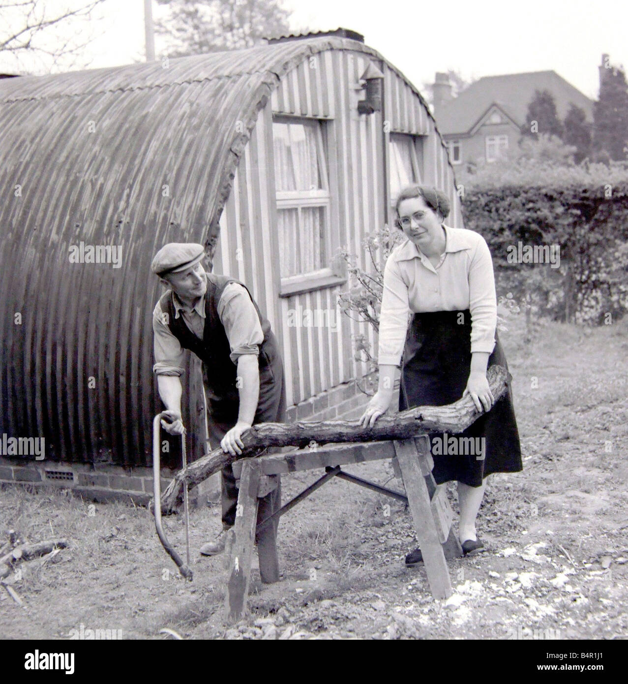 Il signor e la signora Arthur finch non hanno una casa in Halesowen che assomiglia a una capanna di Nissen In realtà fu inizialmente costruito come una temporanea s Foto Stock