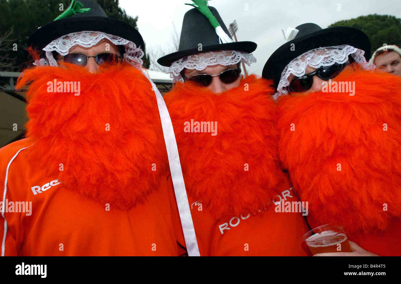 Sei Nazioni di Rugby Galles v Italia Galles ventole l r Dai John Hughes di riso e Jules Walters da Neath 12 Febbraio 2005 Foto Stock