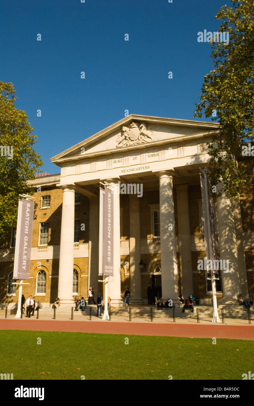 Galleria Saatchi. Il vecchio quartier generale del Duca di York in Piazza Duca di York, Chelsea Londra UK. La rivoluzione continua New Art dalla Cina 2008 OMERO S. Foto Stock