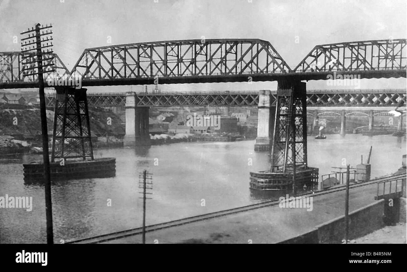 Il vecchio Redheugh Bridge sul fiume Tyne nel 1920 Foto Stock