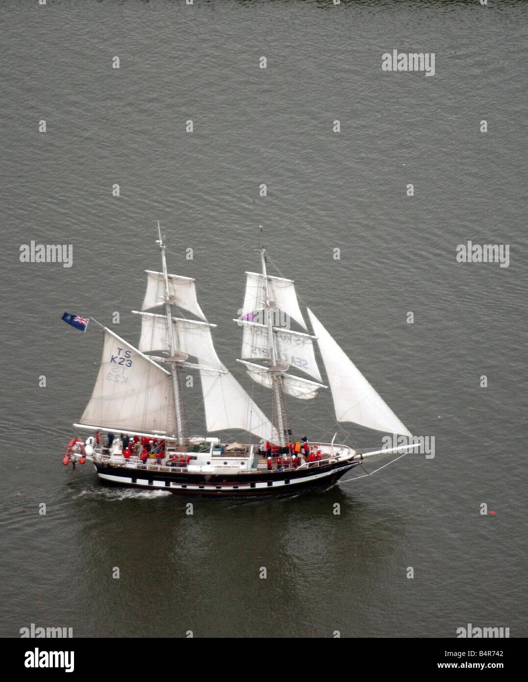 Tall Ships Race Luglio 2005 Tall Ship Royalist vele verso il basso del Tyne Foto Stock