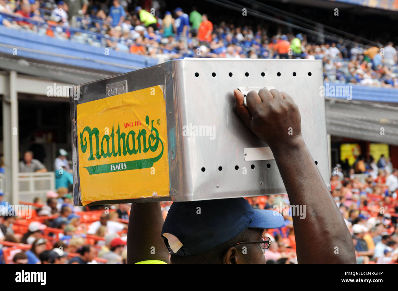 Hot Dog Produttore presso un parco a sfera Foto Stock