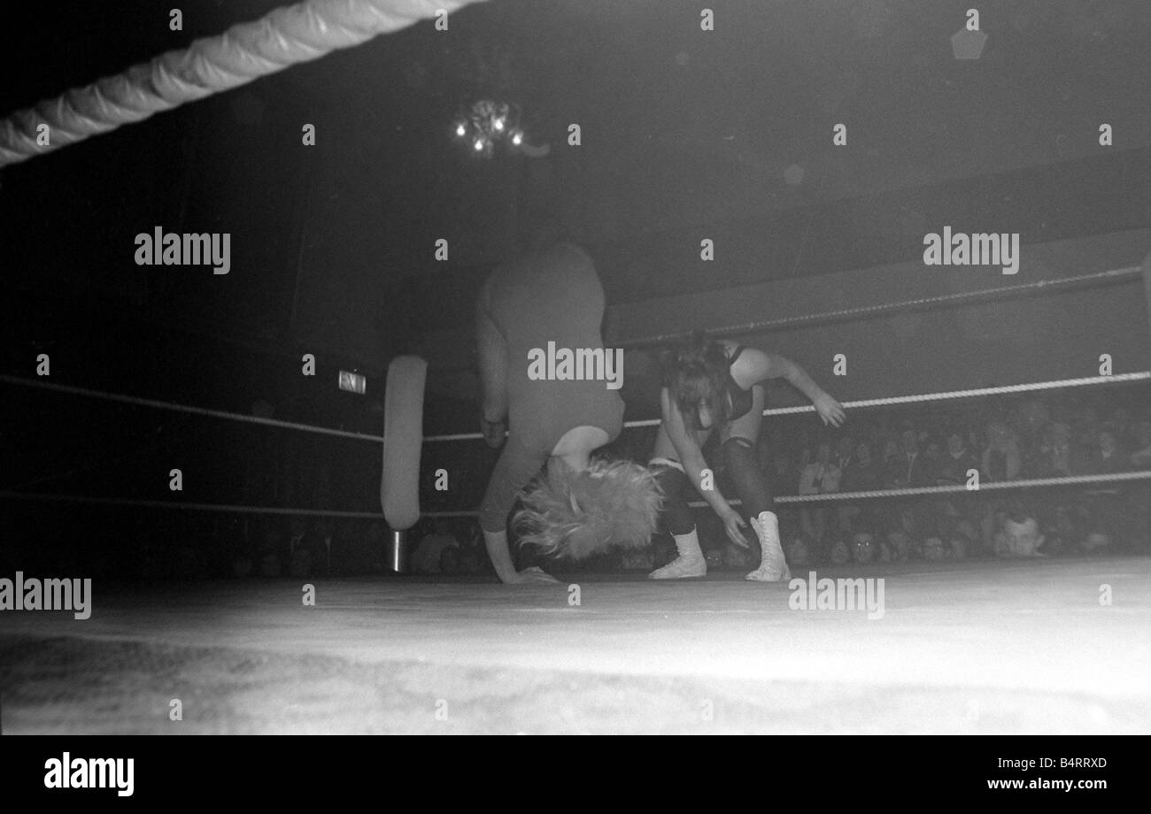Donne lottatori presso il Chester Town Hall Foto Stock