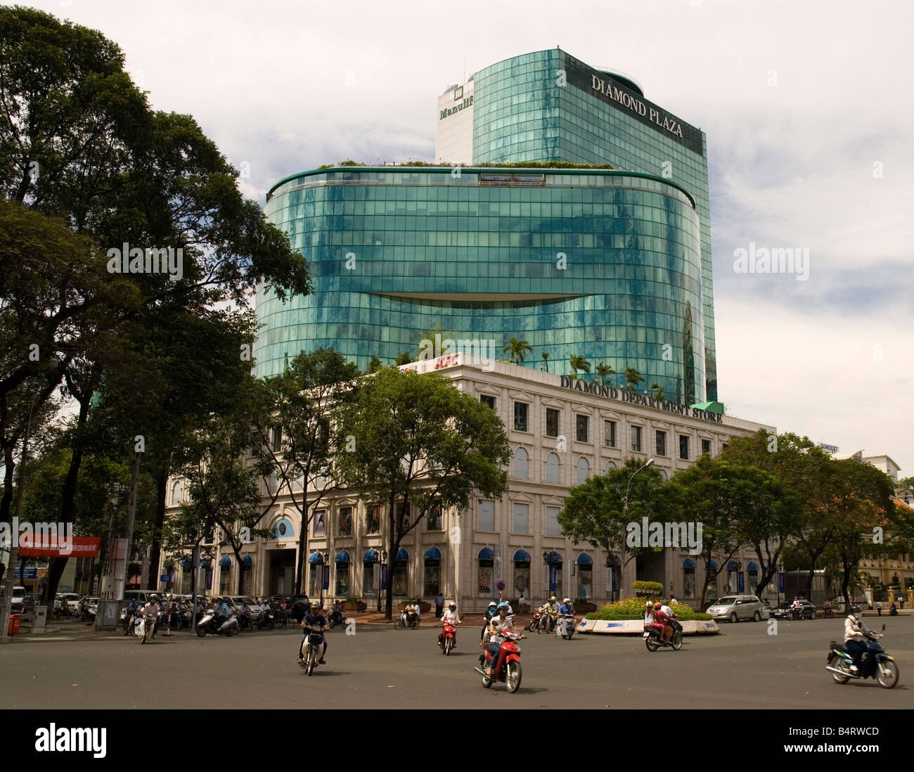 Diamond Plaza shopping center department store Saigon Vietnam Ho Chi Minh City Foto Stock