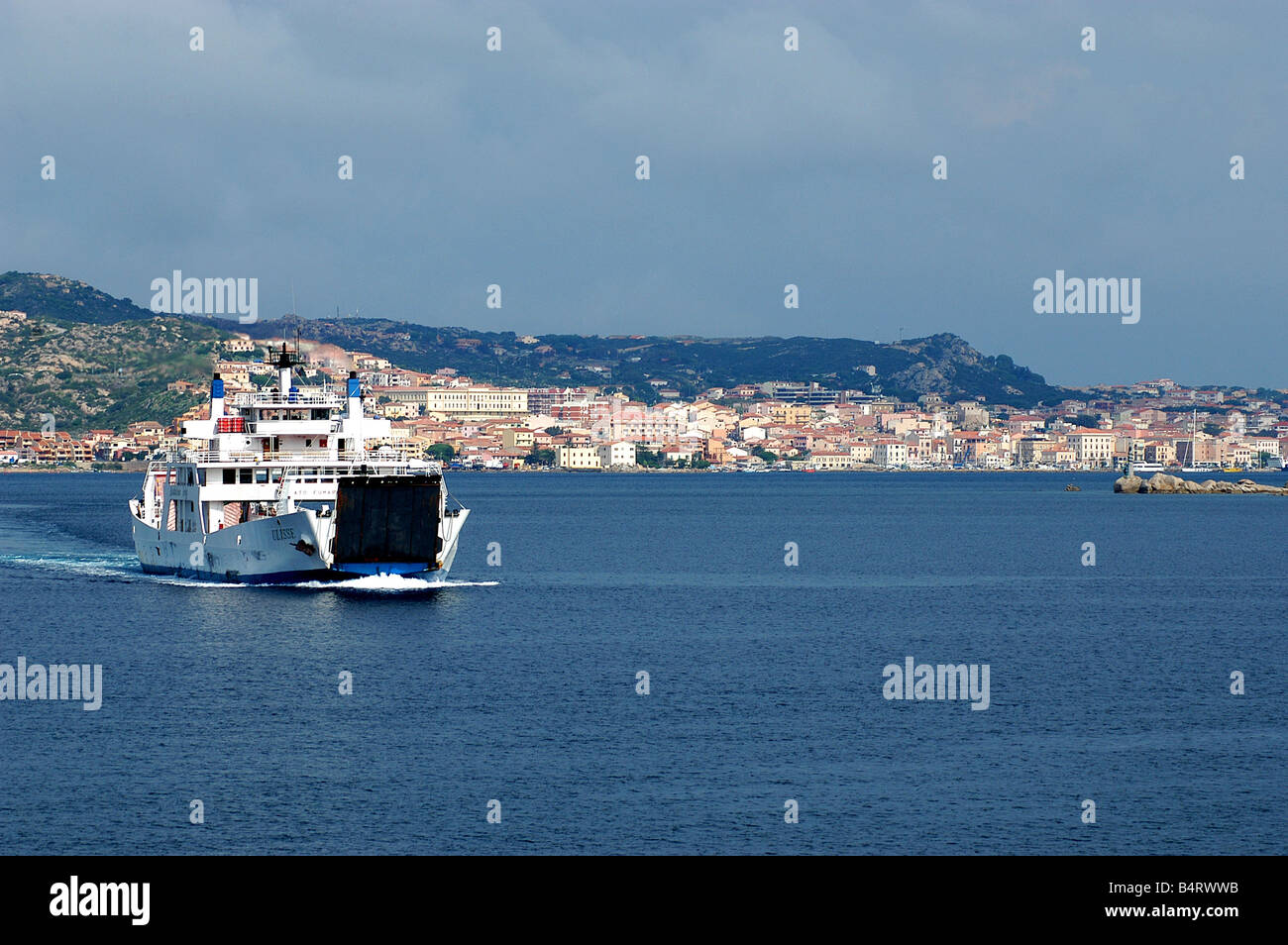 La Maddalena visto dal porto della Maddalena Sardegna Italia Foto Stock