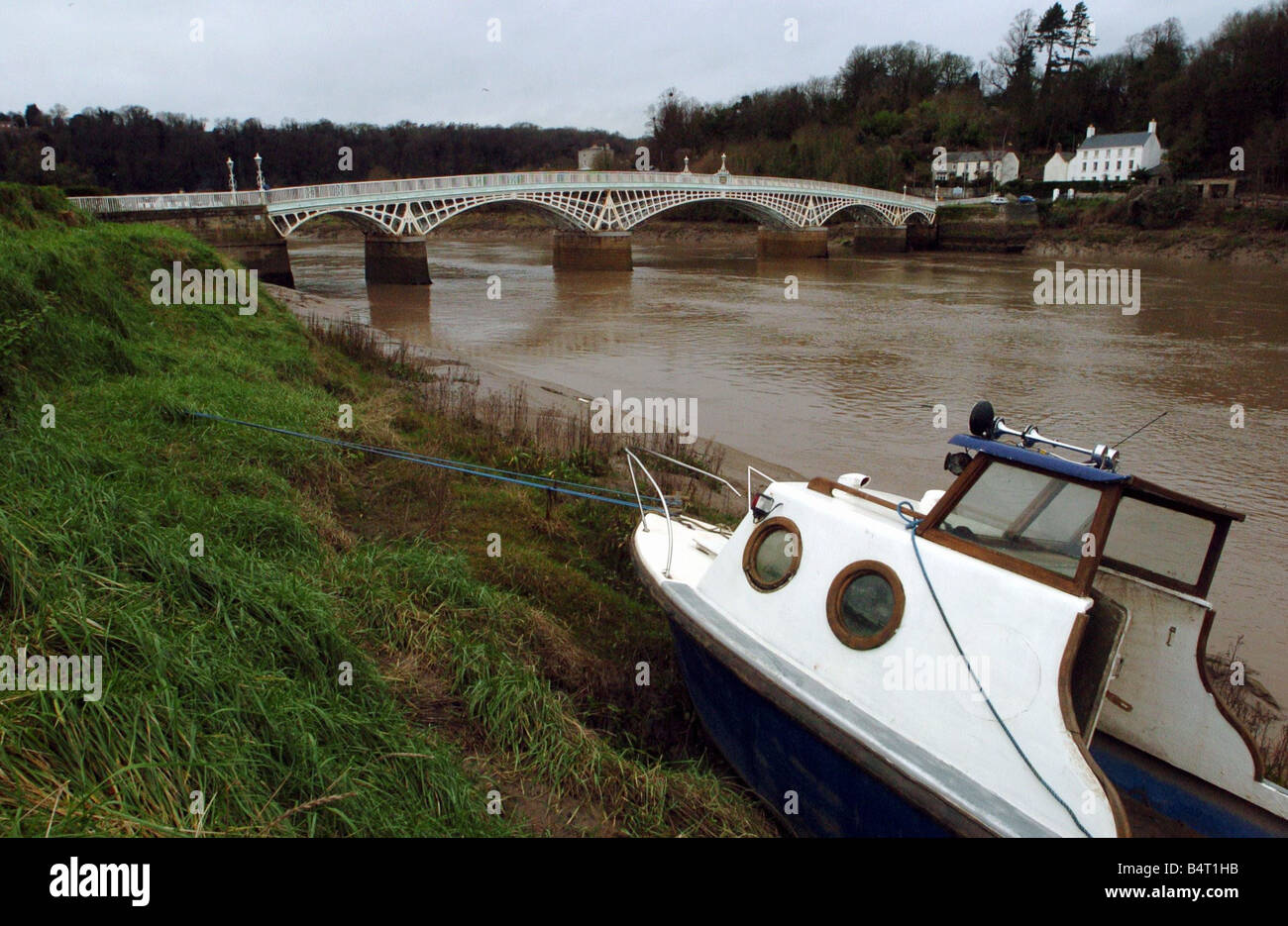 Il vecchio fiume Wye Bridge in Chepstow Monmouthshire il 2 gennaio 2005 Foto Stock